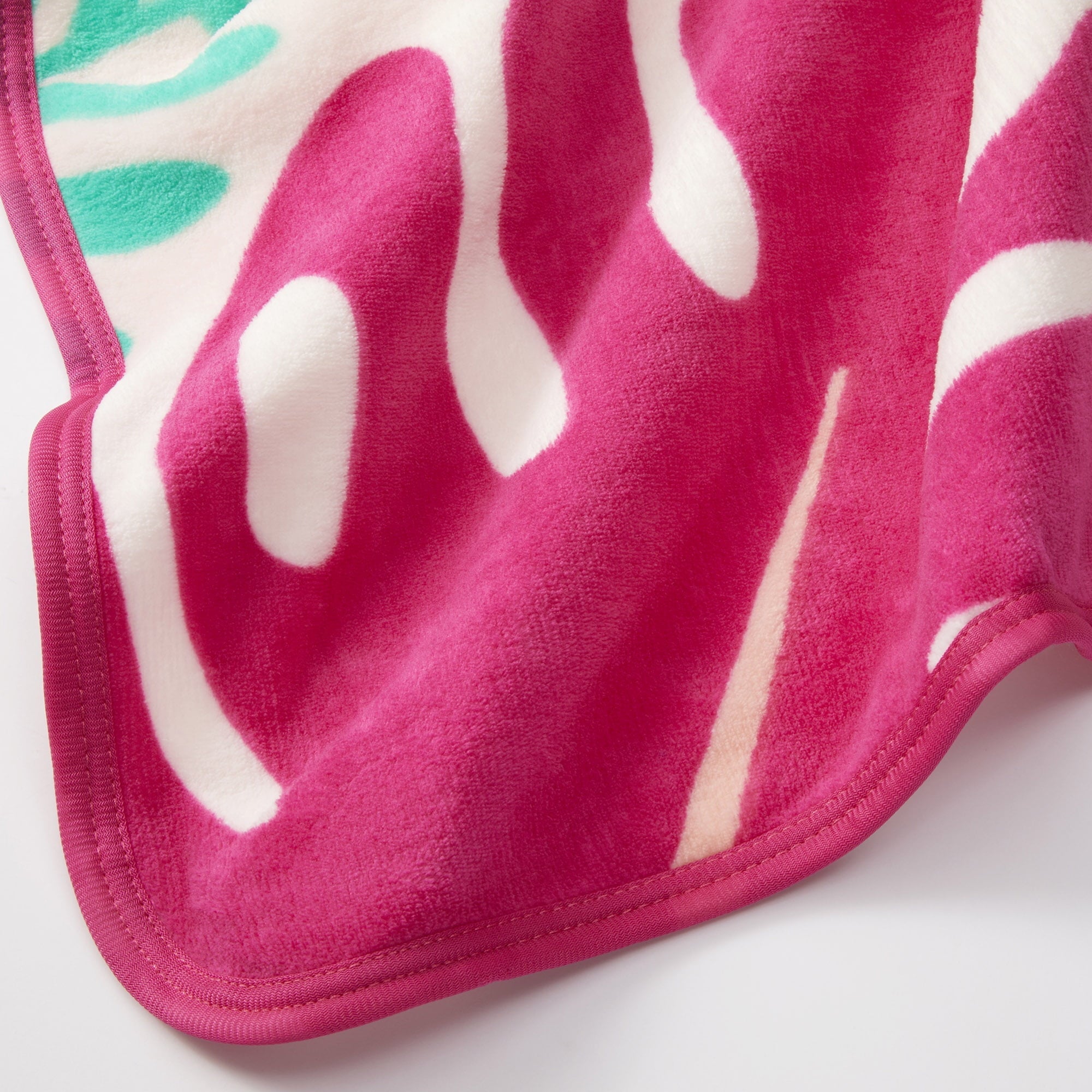 Kids Pink White Print Fleece Throw Blanket, 46 x 60