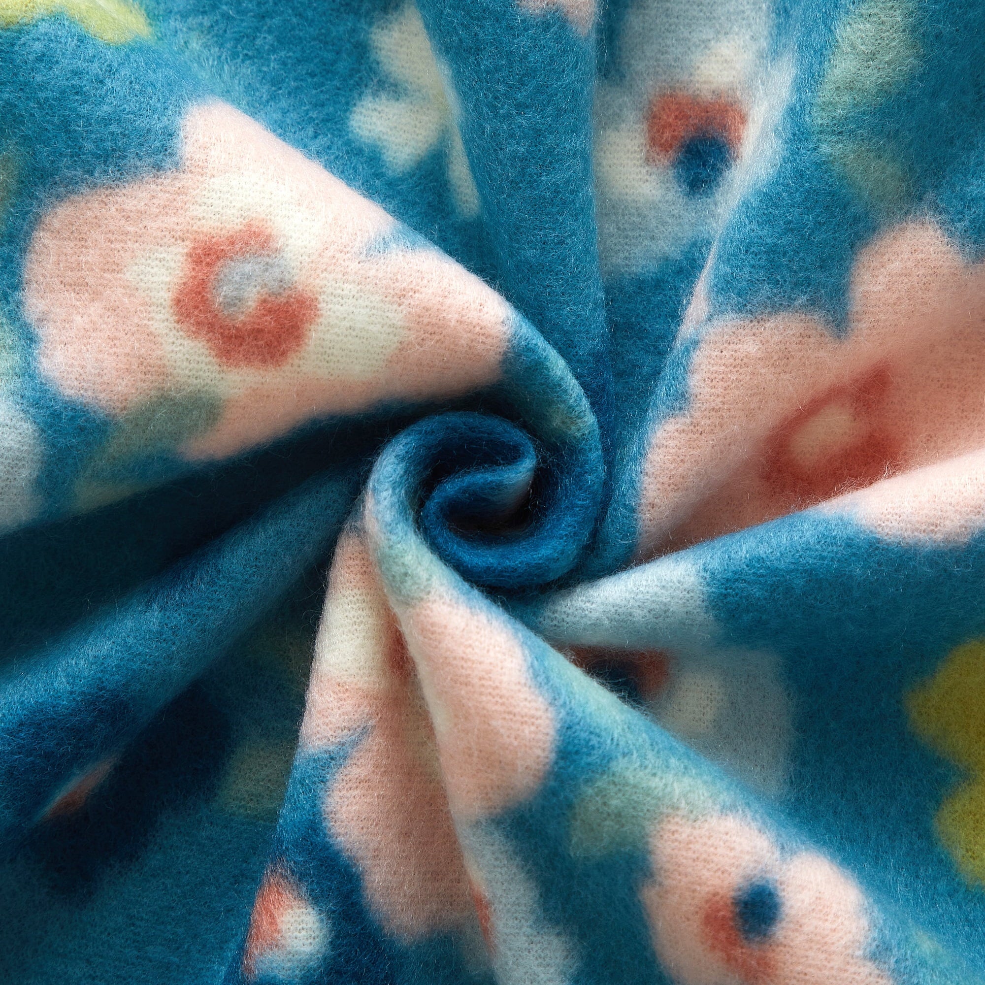 Cozy Fleece Throw Blanket Delightful Floral 50" x 60", All Ages