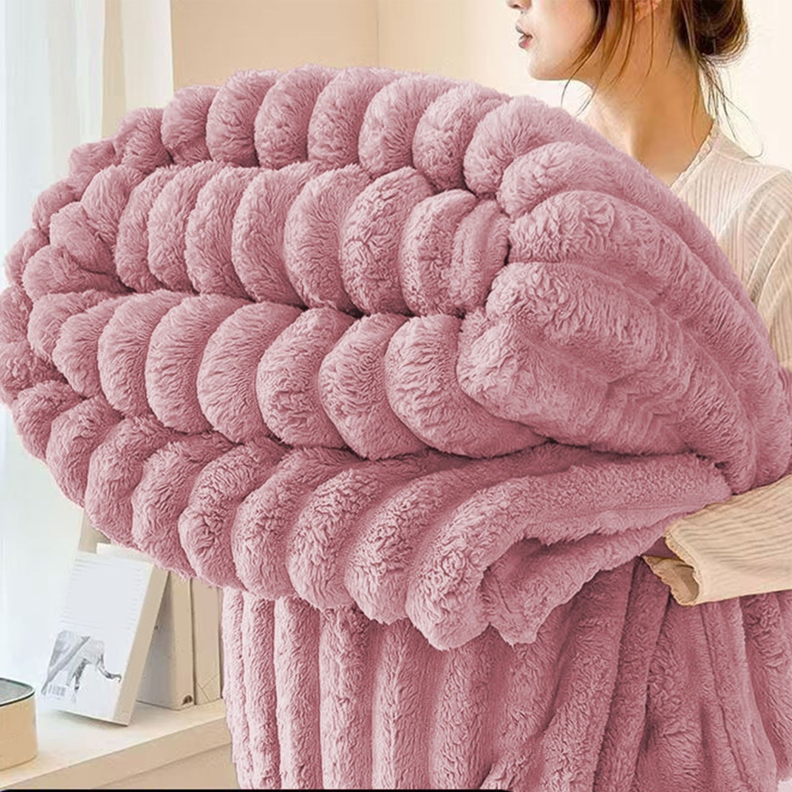 Faux Fur Throw Blanket for Couch, Soft and Thick Double Layer Throw Blanket, Lightweight Plush Fuzzy Luxury Winter Bl...